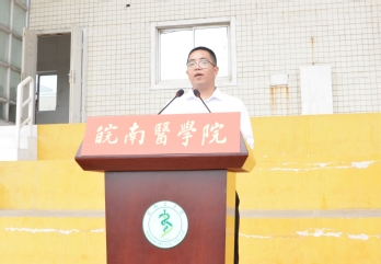 老生代表、研究生学院闫干干同学发言